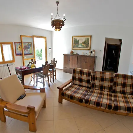 Podere Riosto Cantina&agriturismo * بيانورو