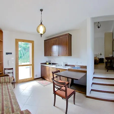 Podere Riosto Cantina&agriturismo بيانورو