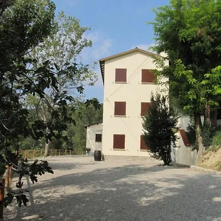 مزرعة للإقامة Podere Riosto Cantina&agriturismo بيانورو