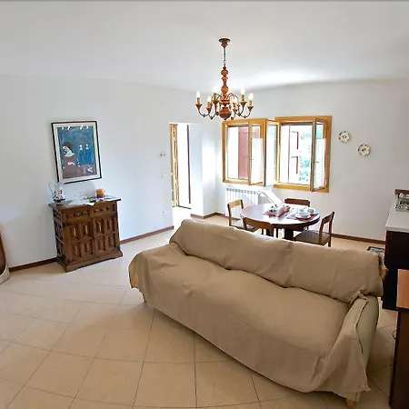 Podere Riosto Cantina&agriturismo بيانورو