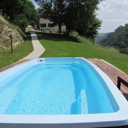 مزرعة للإقامة Podere Riosto Cantina&agriturismo