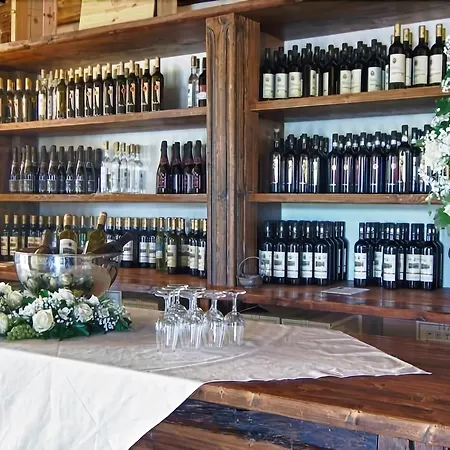 مزرعة للإقامة Podere Riosto Cantina&agriturismo
