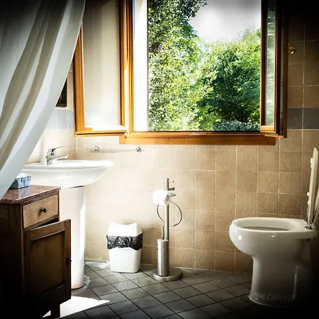 Podere Riosto Cantina&agriturismo مزرعة للإقامة