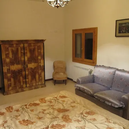 Podere Riosto Cantina&agriturismo مزرعة للإقامة