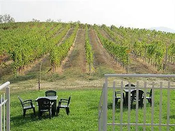 Podere Riosto Cantina&agriturismo مزرعة للإقامة بيانورو