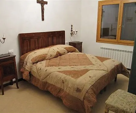 Podere Riosto Cantina&agriturismo مزرعة للإقامة بيانورو