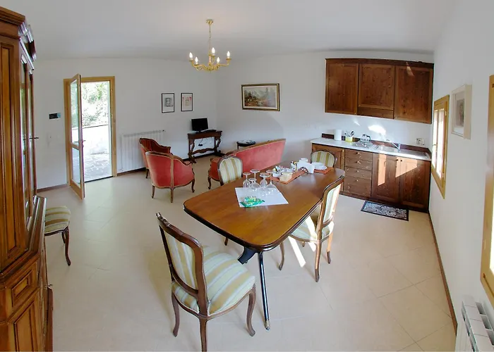 Podere Riosto Cantina&agriturismo * פיאנורו