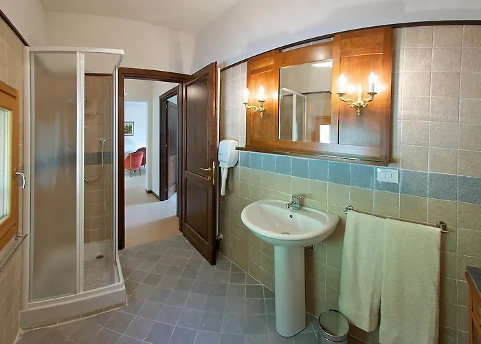 Podere Riosto Cantina&agriturismo * פיאנורו