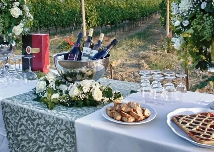 בית חווה Podere Riosto Cantina&agriturismo פיאנורו